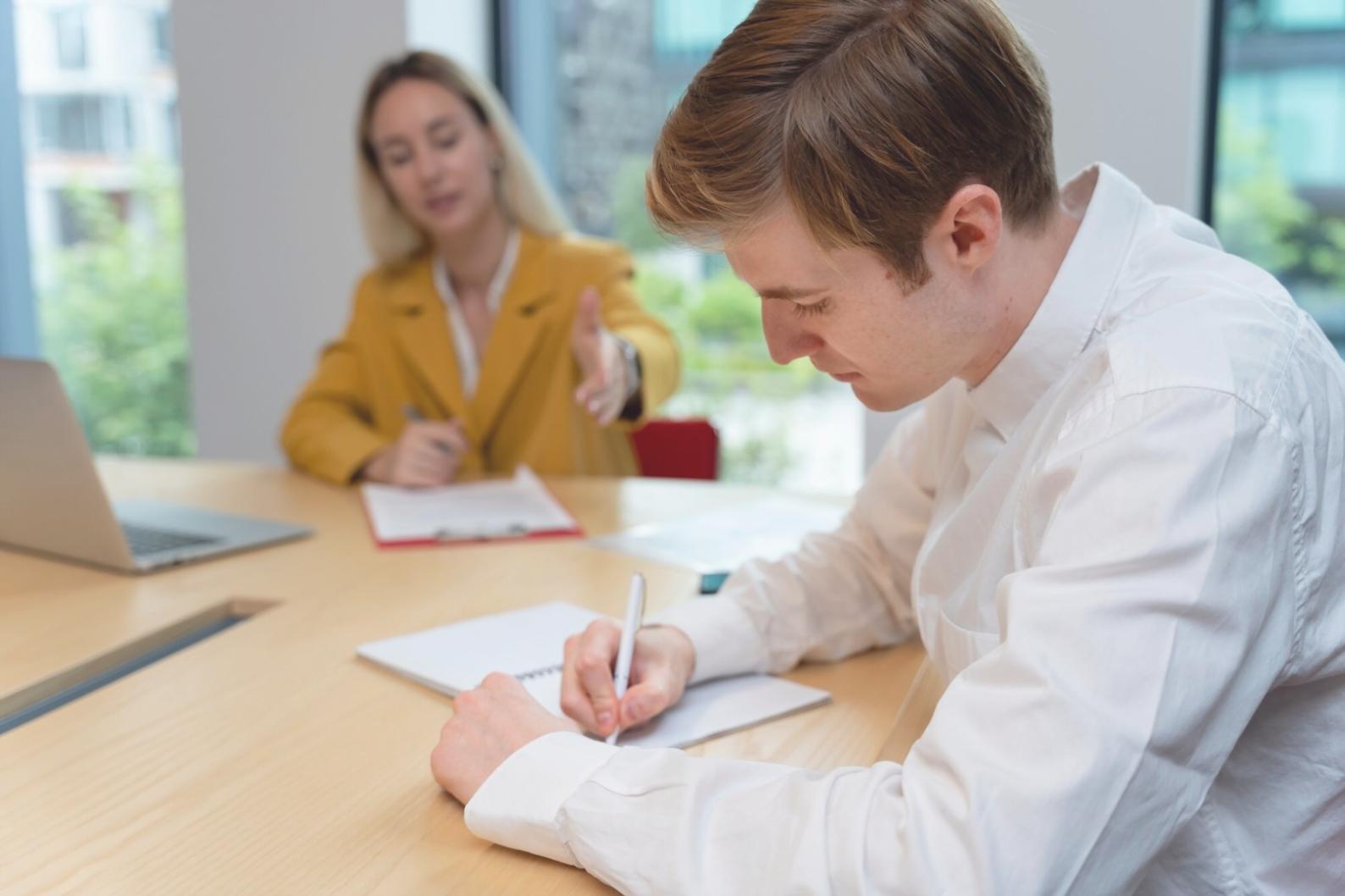 Financial planning workspace with Vietnamese currency and documents